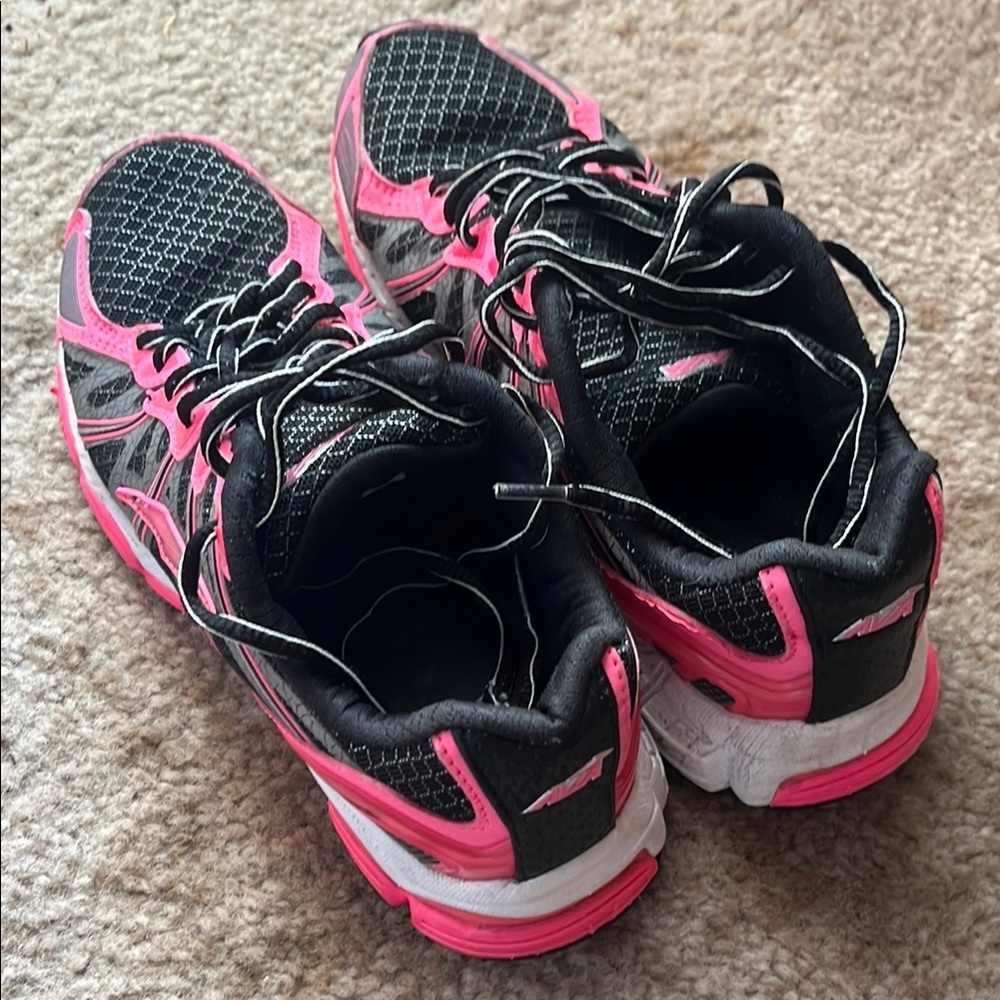 Avia Cantilever Women's Black and Pink Athletic Shoes